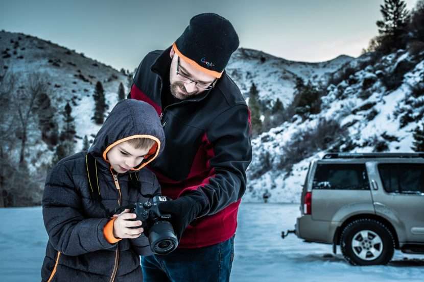 Dicas para aluguel de carros com crianças: o que as famílias precisam saber (Foto de Brett Sayles no Pexels)